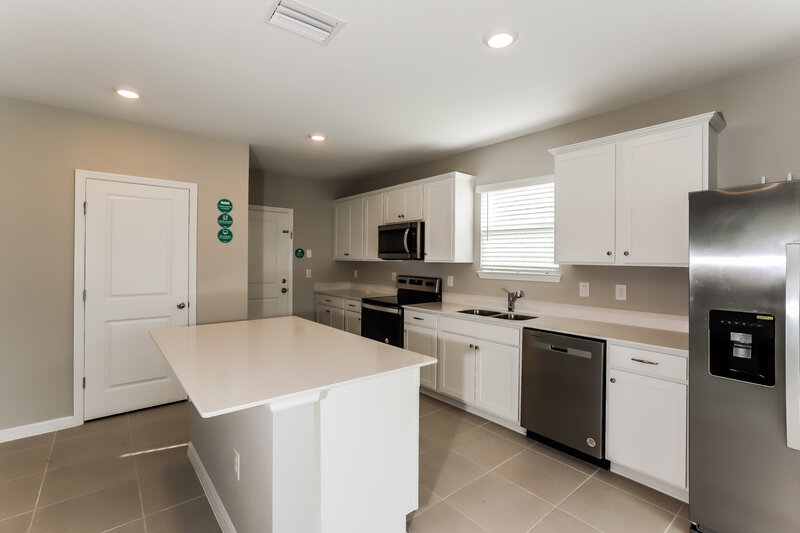 2,075/Mo, 2266 Shasta Street Lakeland, FL 33805 Kitchen View 2