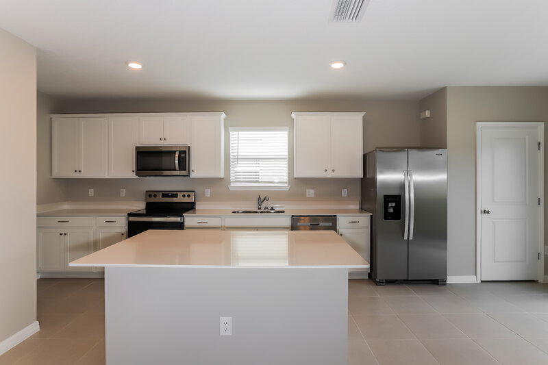 2,050/Mo, 2153 Tehama Court Lakeland, FL 33805 Kitchen View
