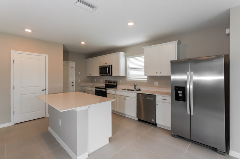 2,050/Mo, 2153 Tehama Court Lakeland, FL 33805 Kitchen View 2