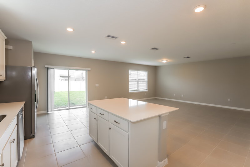 2,050/Mo, 2153 Tehama Court Lakeland, FL 33805 Kitchen View 3