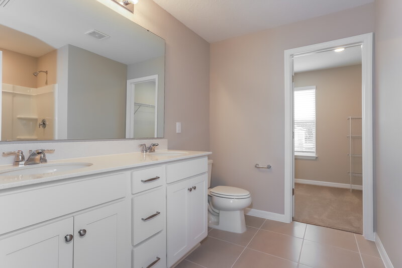 2,050/Mo, 2153 Tehama Court Lakeland, FL 33805 Main Bathroom View