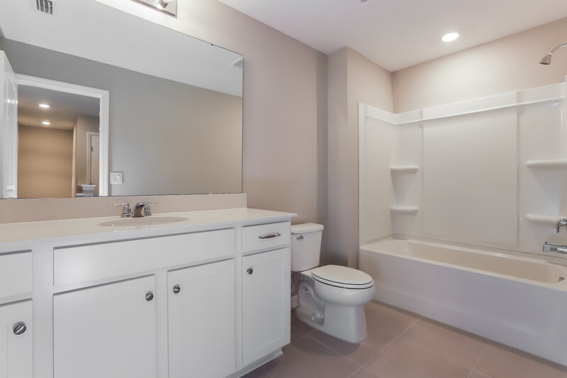 2,050/Mo, 2153 Tehama Court Lakeland, FL 33805 Bathroom View