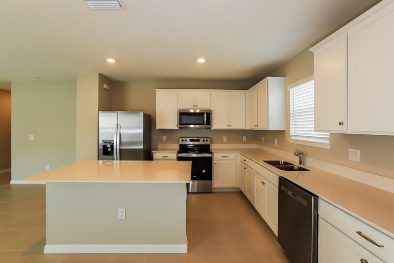 2,380/Mo, 2149 Tehama Court Lakeland, FL 33805 Kitchen View 2