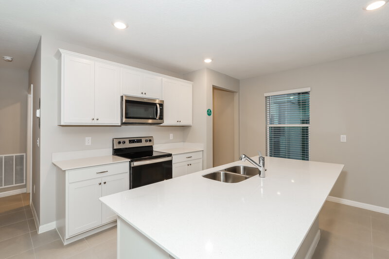 2,045/Mo, 2246 Shasta Street Lakeland, FL 33805 Kitchen View 3