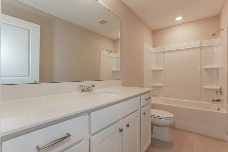 2,380/Mo, 2254 Shasta Street Lakeland, FL 33805 Main Bathroom View 2