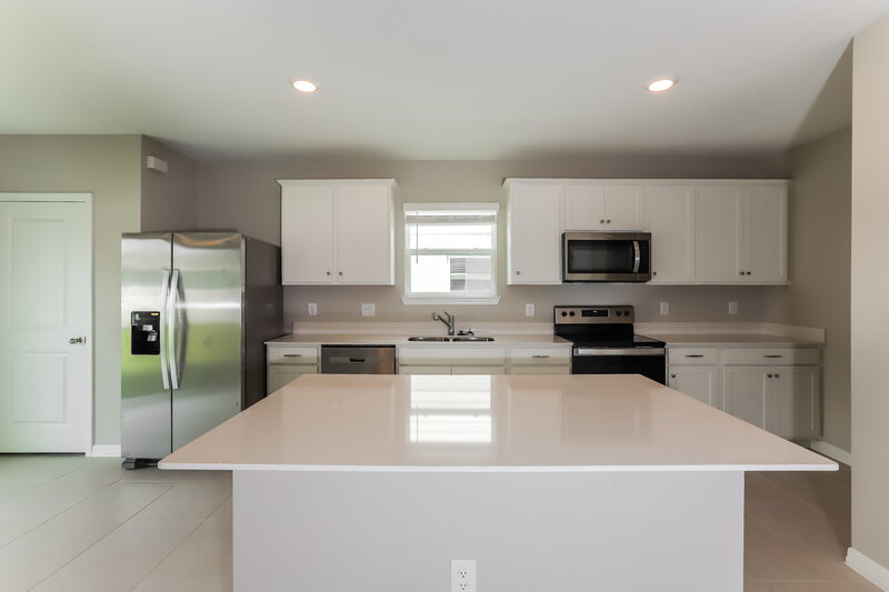 2,095/Mo, 2137 Tehama Court Lakeland, FL 33805 Kitchen View