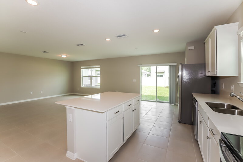 2,095/Mo, 2137 Tehama Court Lakeland, FL 33805 Kitchen View 3