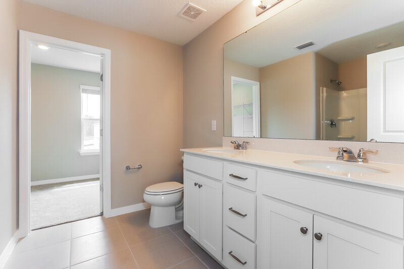 2,095/Mo, 2137 Tehama Court Lakeland, FL 33805 Main Bathroom View