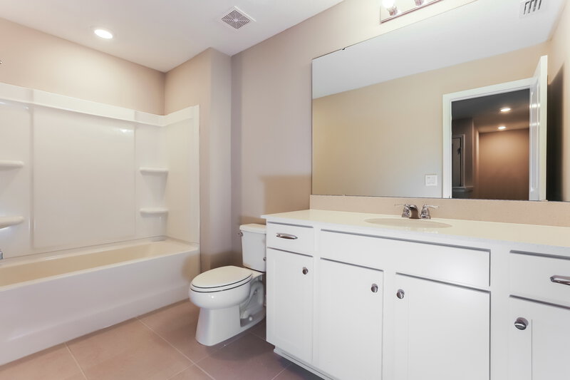 2,095/Mo, 2137 Tehama Court Lakeland, FL 33805 Bathroom View