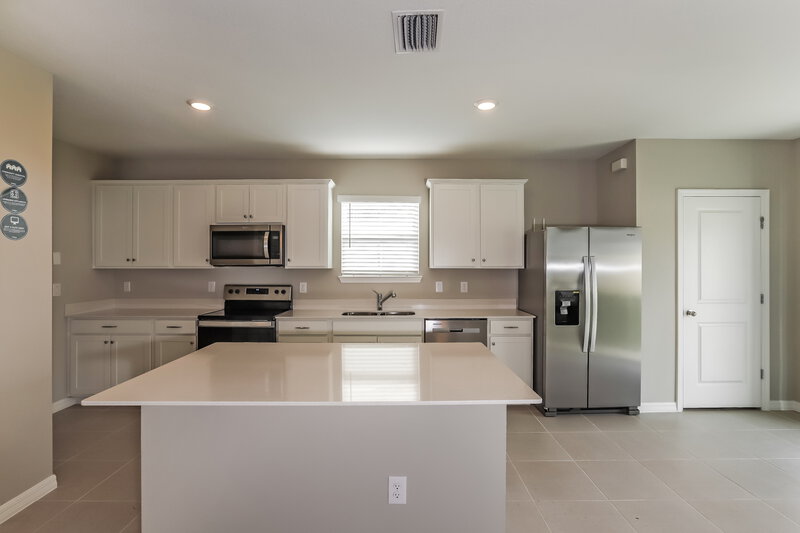 2,095/Mo, 2129 Tehama Court Lakeland, FL 33805 Kitchen View