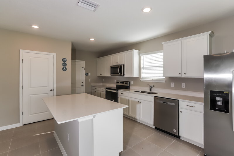 2,095/Mo, 2129 Tehama Court Lakeland, FL 33805 Kitchen View 2