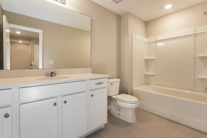 2,095/Mo, 2129 Tehama Court Lakeland, FL 33805 Bathroom View