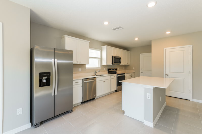 2,075/Mo, 2339 Shasta Street Lakeland, FL 33805 Kitchen View