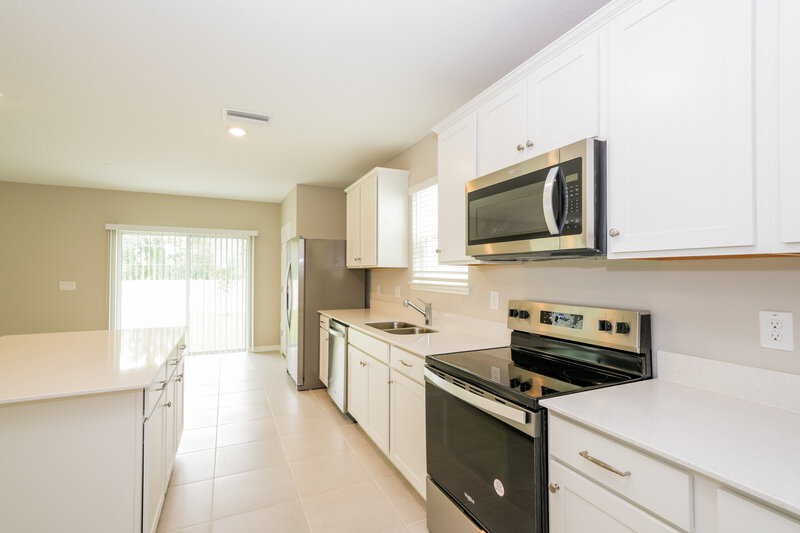 2,075/Mo, 2303 Shasta Street Lakeland, FL 33805 Kitchen View