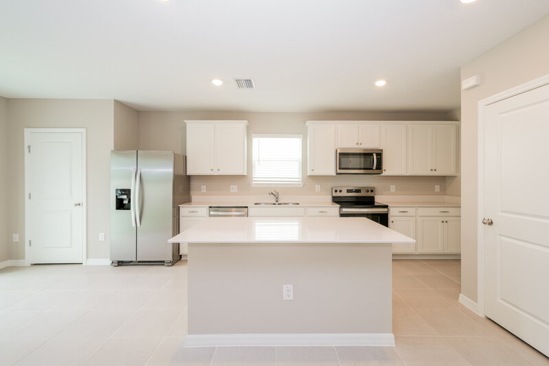 2,075/Mo, 2303 Shasta Street Lakeland, FL 33805 Kitchen View 2