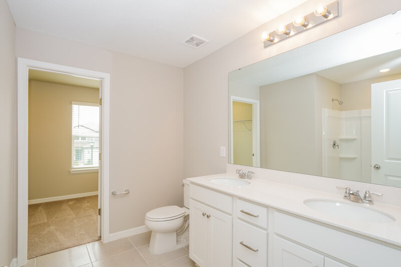 2,075/Mo, 2303 Shasta Street Lakeland, FL 33805 Main Bathroom View