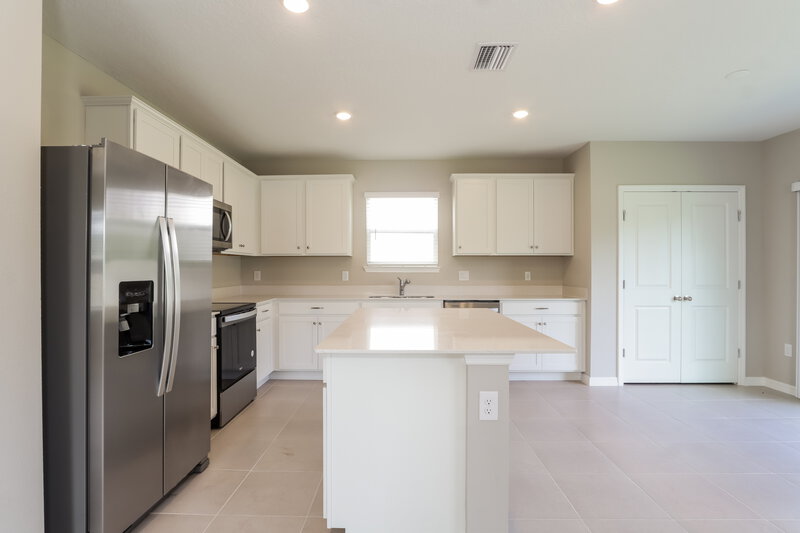 2,295/Mo, 2243 Shasta Street Lakeland, FL 33805 Kitchen View 2