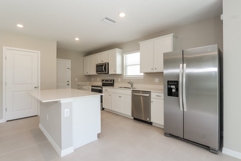 2,075/Mo, 2215 Shasta Street Lakeland, FL 33805 Kitchen View