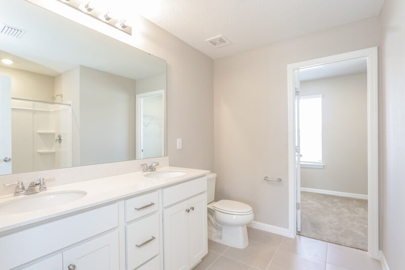 2,075/Mo, 2215 Shasta Street Lakeland, FL 33805 Main Bathroom View