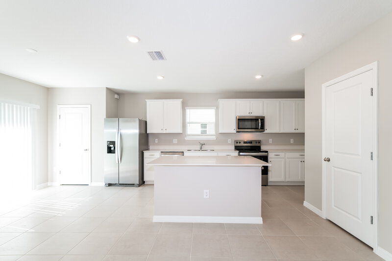 2,075/Mo, 2207 Shasta Street Lakeland, FL 33805 Kitchen View