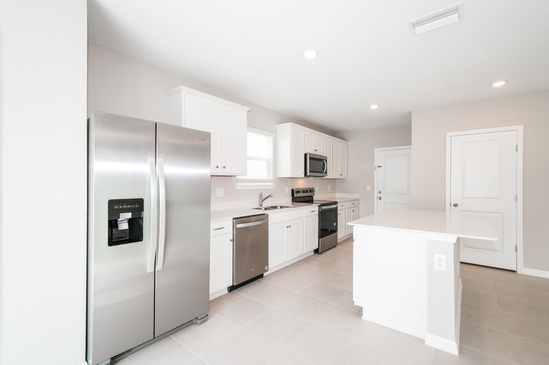 2,075/Mo, 2207 Shasta Street Lakeland, FL 33805 Kitchen View 2