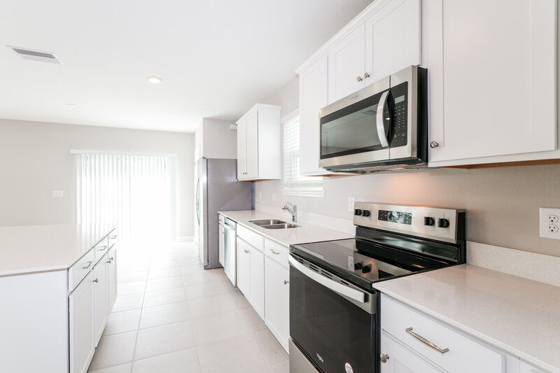 2,075/Mo, 2207 Shasta Street Lakeland, FL 33805 Kitchen View 3