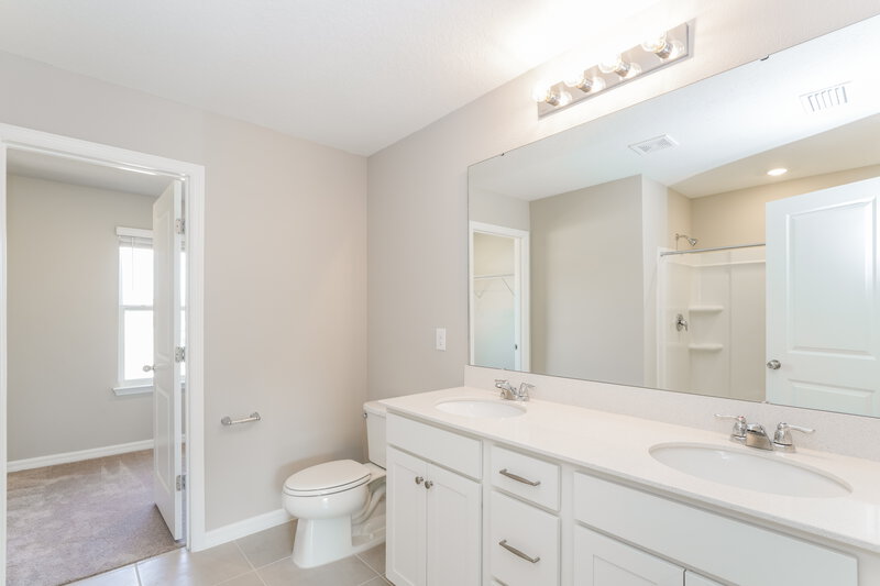 2,075/Mo, 2207 Shasta Street Lakeland, FL 33805 Main Bathroom View