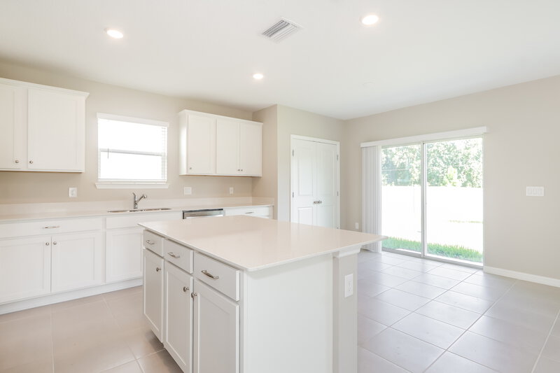 2,405/Mo, 2203 Shasta Street Lakeland, FL 33805 Kitchen View