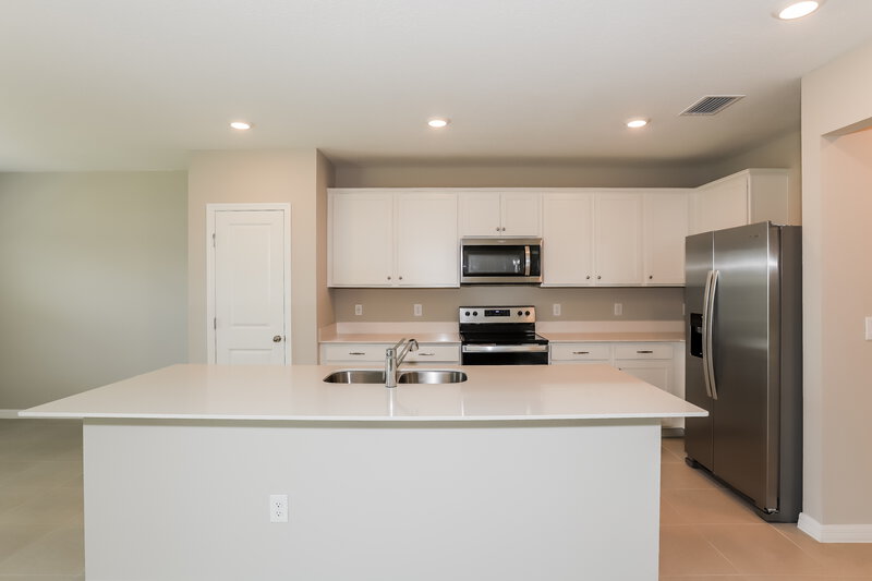 2,570/Mo, 2238 Shasta Street Lakeland, FL 33805 Kitchen View