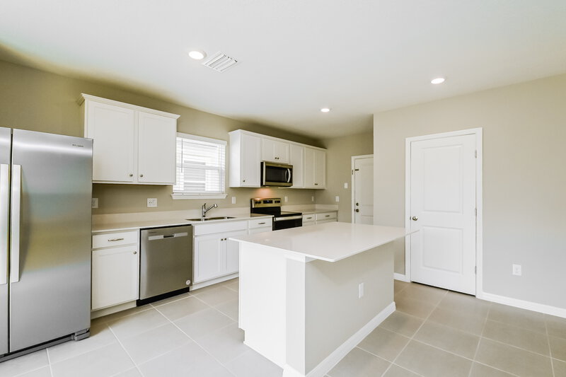 2,050/Mo, 2242 Shasta Street Lakeland, FL 33805 Kitchen View