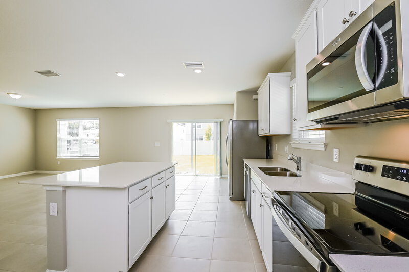 2,050/Mo, 2242 Shasta Street Lakeland, FL 33805 Kitchen View 2
