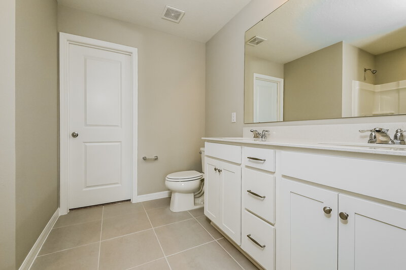 2,050/Mo, 2242 Shasta Street Lakeland, FL 33805 Main Bathroom View