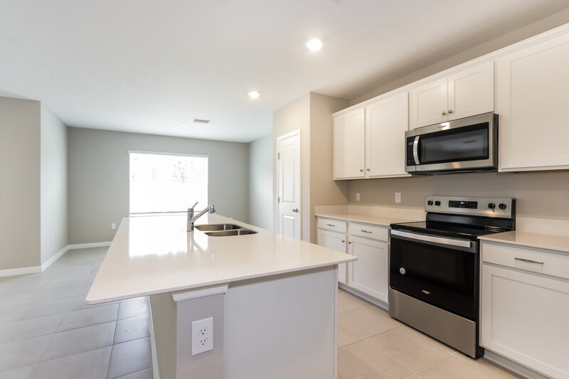 2,455/Mo, 2104 Tehama Court Lakeland, FL 33805 Kitchen View