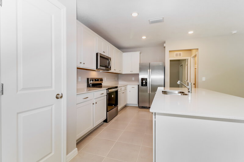 2,455/Mo, 2116 Tehama Court Lakeland, FL 33805 Kitchen View