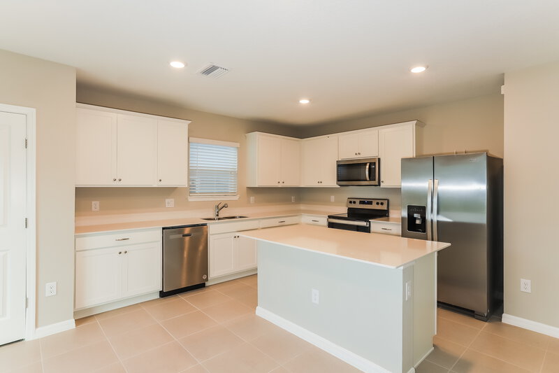 2,295/Mo, 2120 Tehama Court Lakeland, FL 33805 Kitchen View