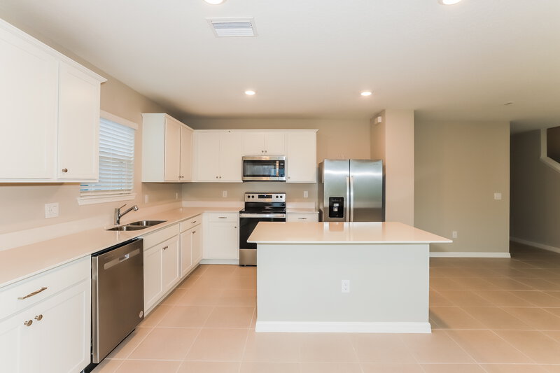 2,295/Mo, 2120 Tehama Court Lakeland, FL 33805 Kitchen View 2