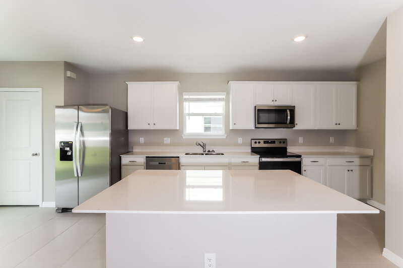 2,075/Mo, 2124 Tehama Court Lakeland, FL 33805 Kitchen View