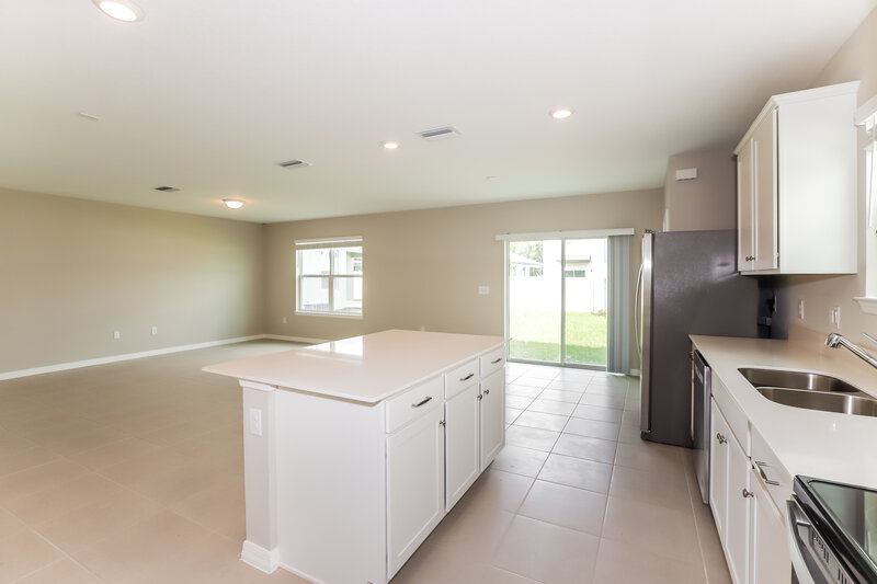 2,075/Mo, 2124 Tehama Court Lakeland, FL 33805 Kitchen View 3