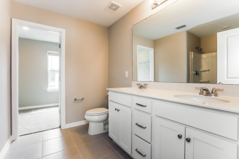 2,075/Mo, 2124 Tehama Court Lakeland, FL 33805 Main Bathroom View