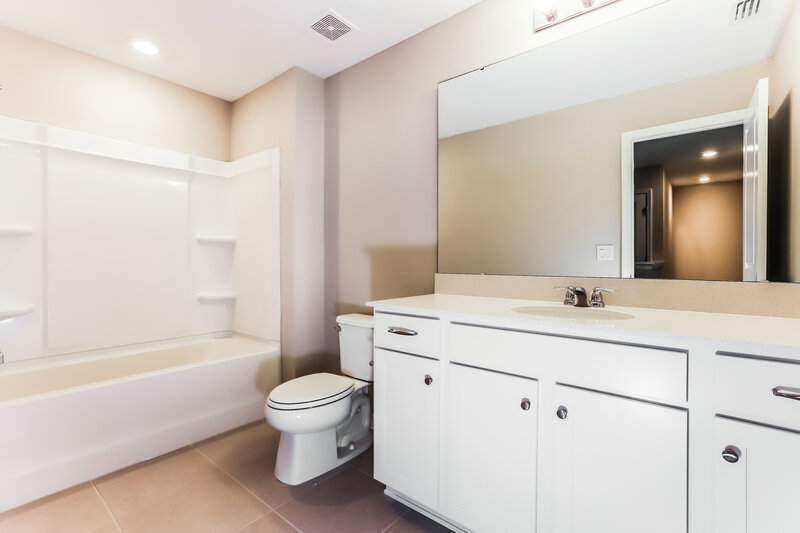2,075/Mo, 2124 Tehama Court Lakeland, FL 33805 Bathroom View