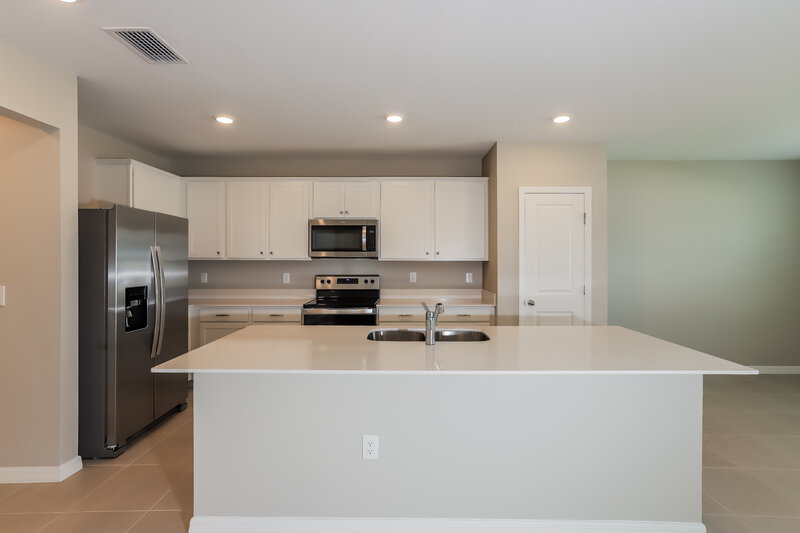 2,395/Mo, 2136 Tehama Court Lakeland, FL 33805 Kitchen View