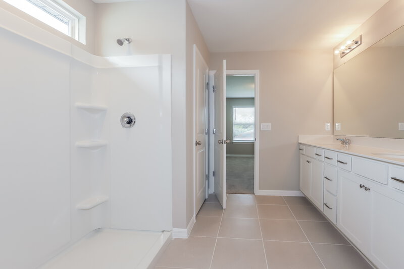 2,395/Mo, 2136 Tehama Court Lakeland, FL 33805 Main Bathroom View