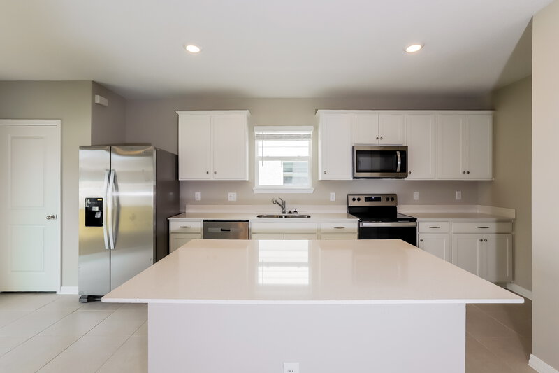 2,075/Mo, 2144 Tehama Court Lakeland, FL 33805 Kitchen View