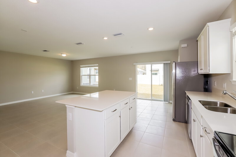 2,075/Mo, 2144 Tehama Court Lakeland, FL 33805 Kitchen View 3