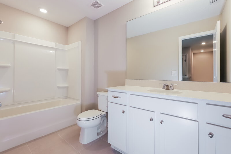 2,075/Mo, 2144 Tehama Court Lakeland, FL 33805 Bathroom View