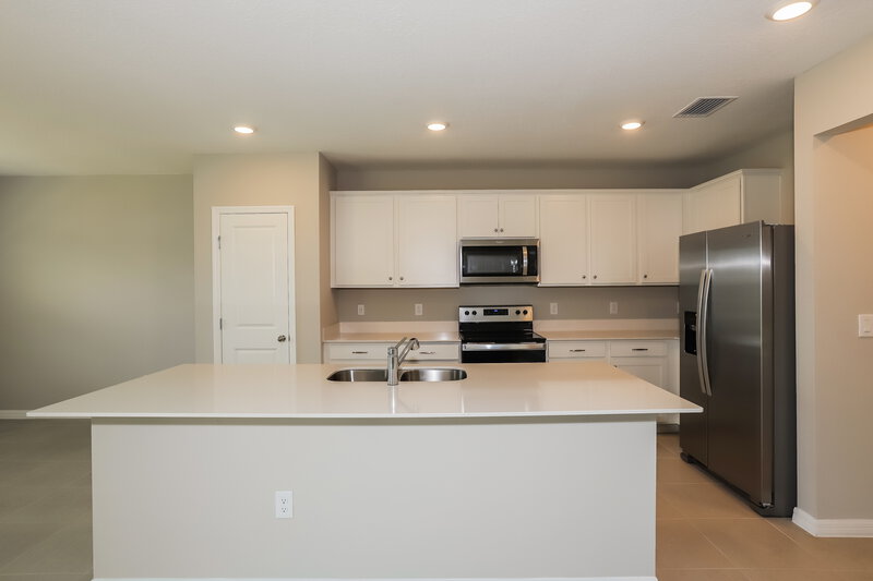2,455/Mo, 2152 Tehama Court Lakeland, FL 33805 Kitchen View