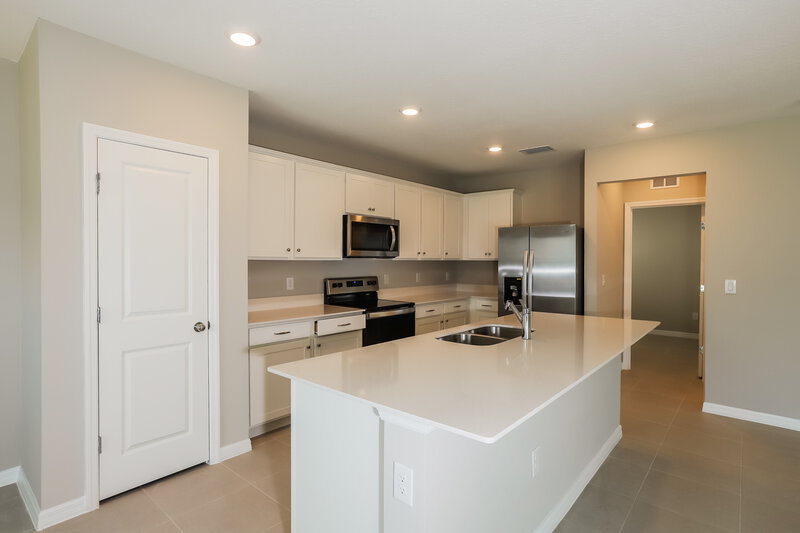 2,455/Mo, 2152 Tehama Court Lakeland, FL 33805 Kitchen View 2
