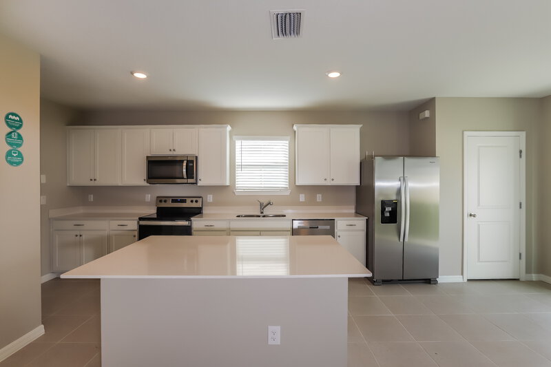 2,075/Mo, 2156 Tehama Court Lakeland, FL 33805 Kitchen View