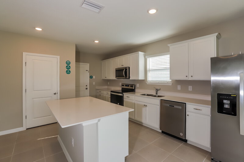 2,075/Mo, 2156 Tehama Court Lakeland, FL 33805 Kitchen View 2