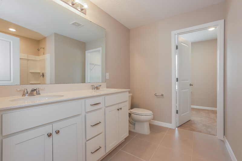 2,075/Mo, 2156 Tehama Court Lakeland, FL 33805 Main Bathroom View